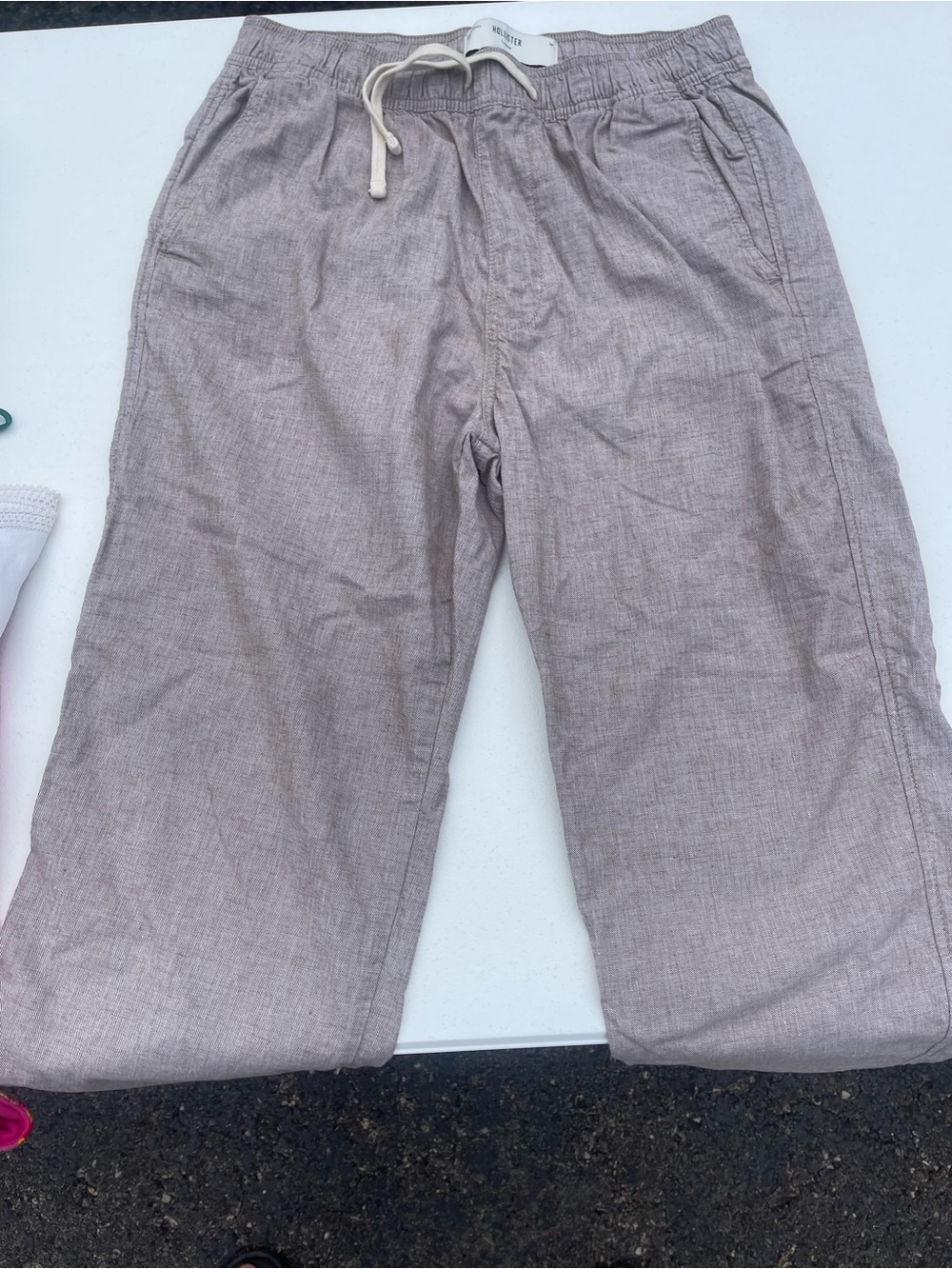 Hollister Men’s Drawstring Linen-Blend Joggers in Light Taupe